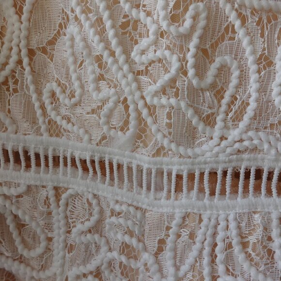 NAANAA, white lacy romper size 8 (US) new with tags v neck lined body very soft - Picture 8 of 14